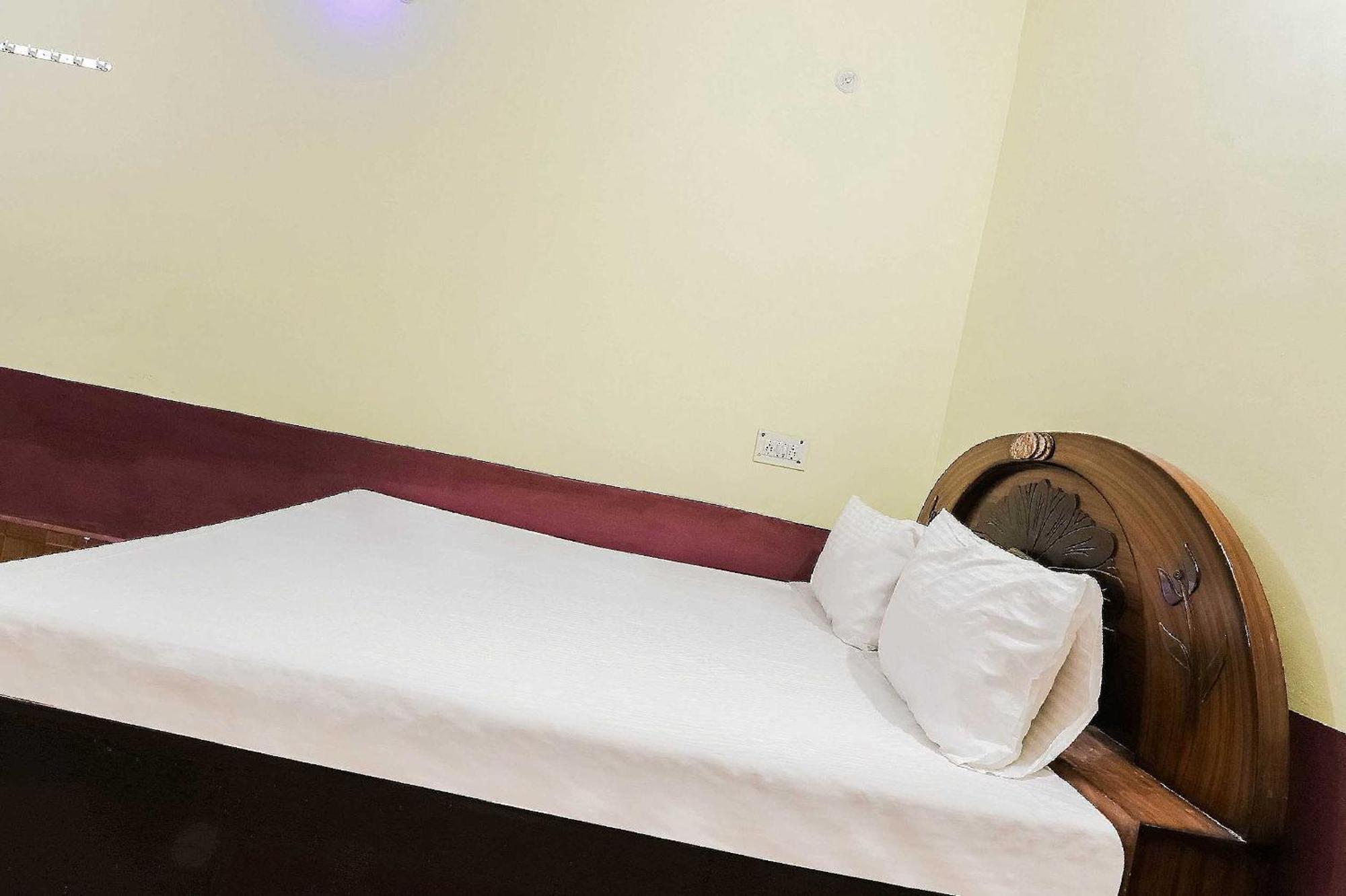 Hotel O Jyotish House Ayodhya Bagian luar foto