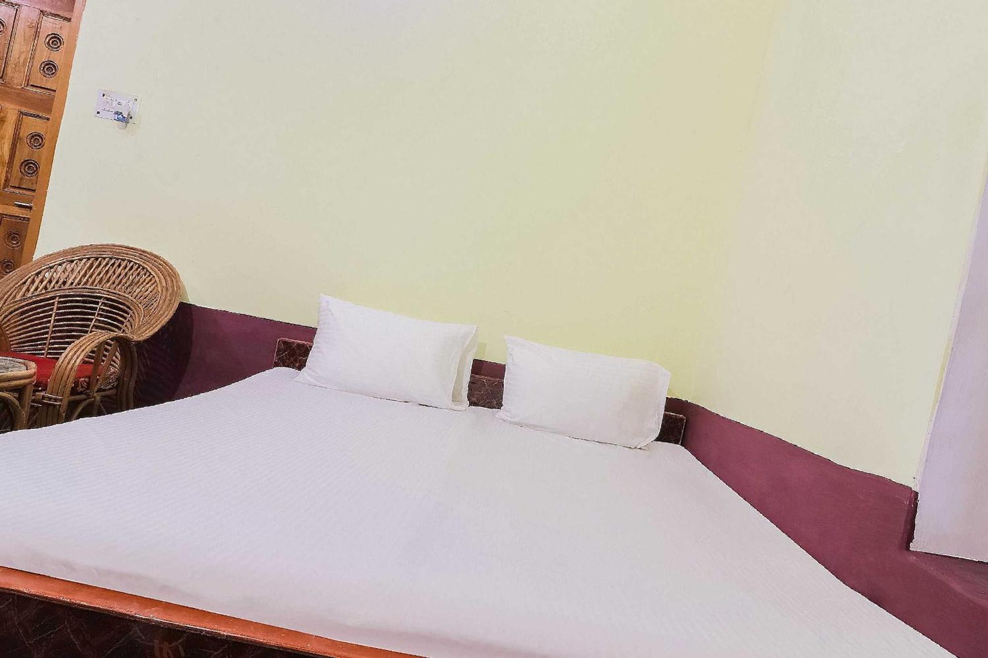 Hotel O Jyotish House Ayodhya Bagian luar foto