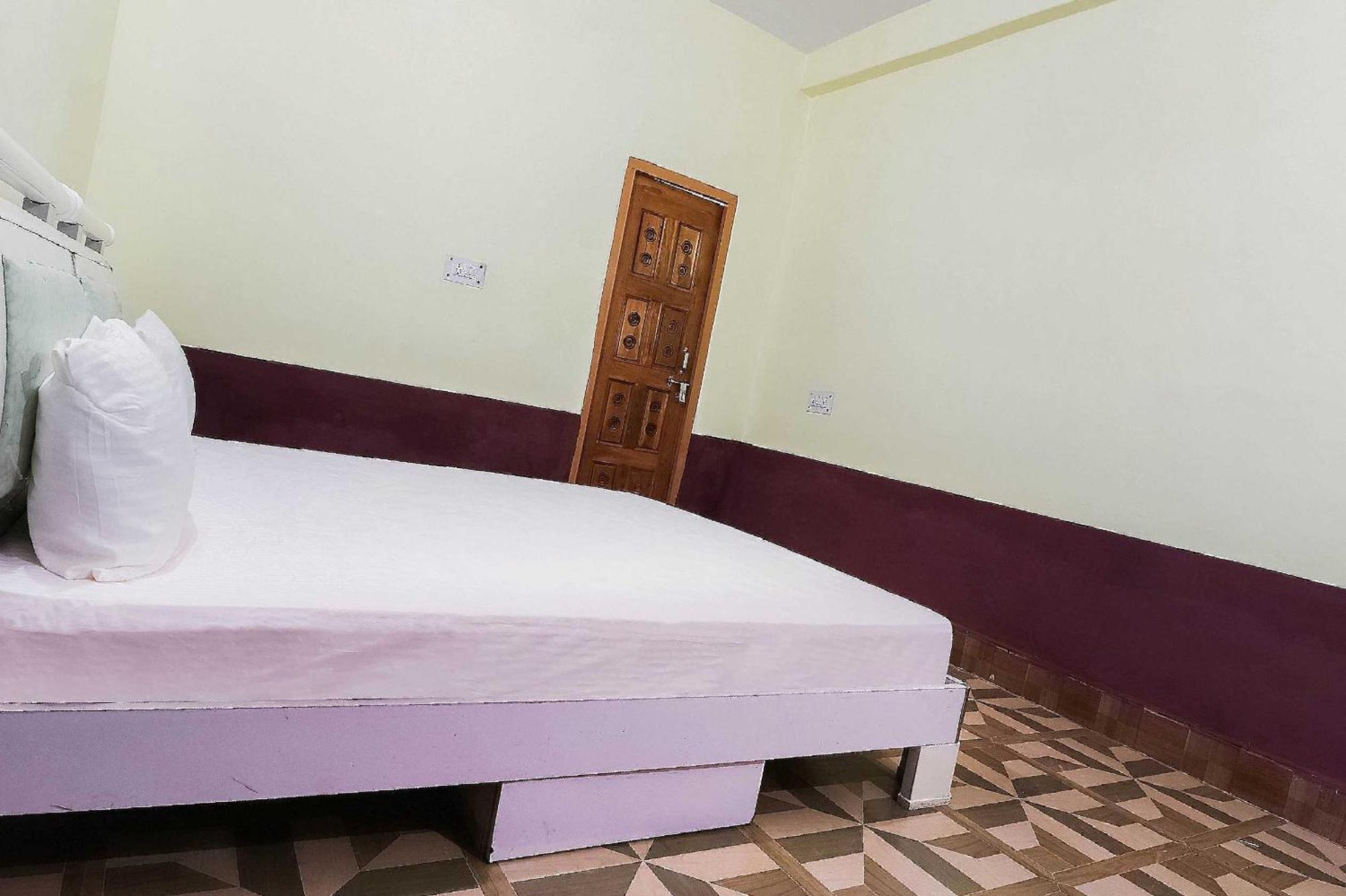 Hotel O Jyotish House Ayodhya Bagian luar foto