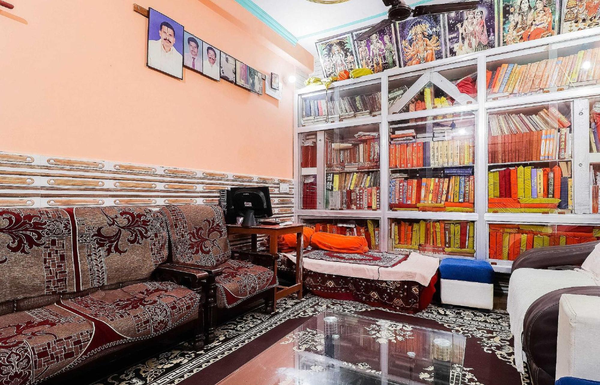 Hotel O Jyotish House Ayodhya Bagian luar foto