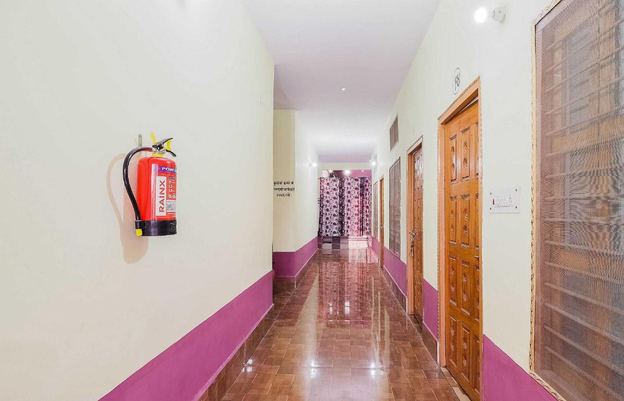 Hotel O Jyotish House Ayodhya Bagian luar foto