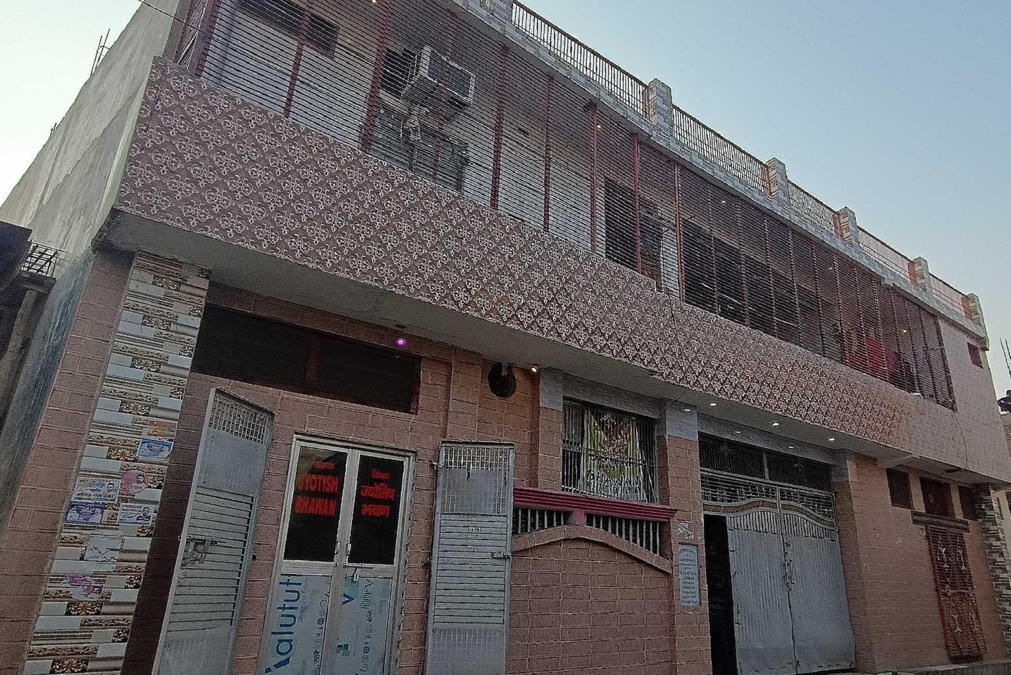 Hotel O Jyotish House Ayodhya Bagian luar foto