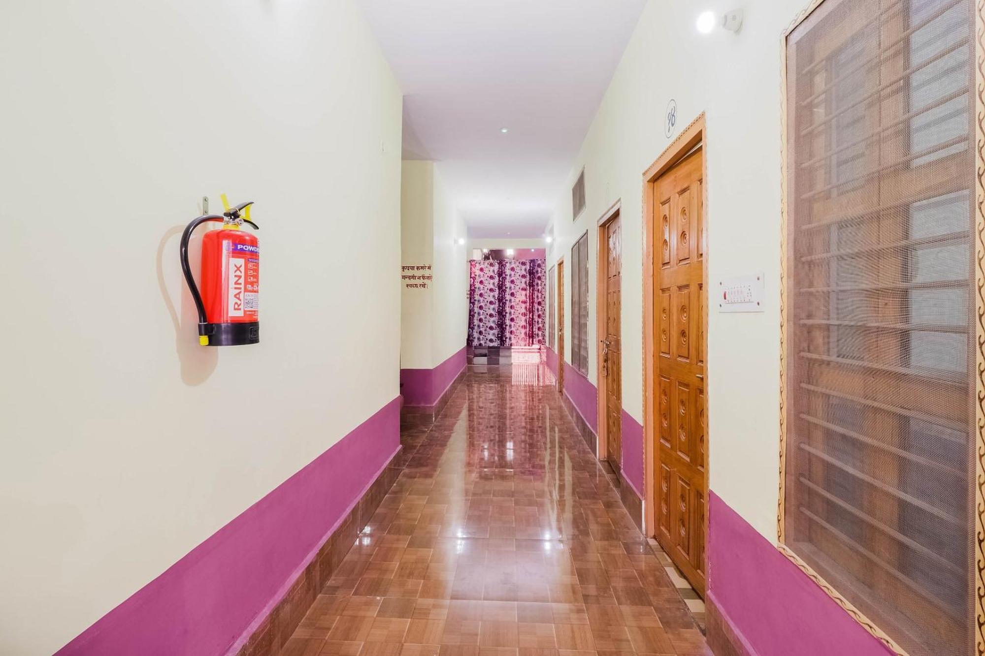 Hotel O Jyotish House Ayodhya Bagian luar foto