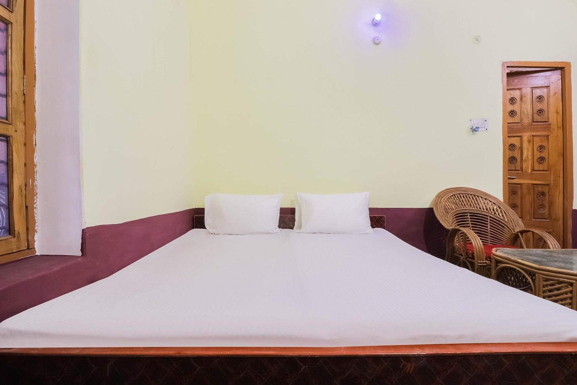 Hotel O Jyotish House Ayodhya Bagian luar foto