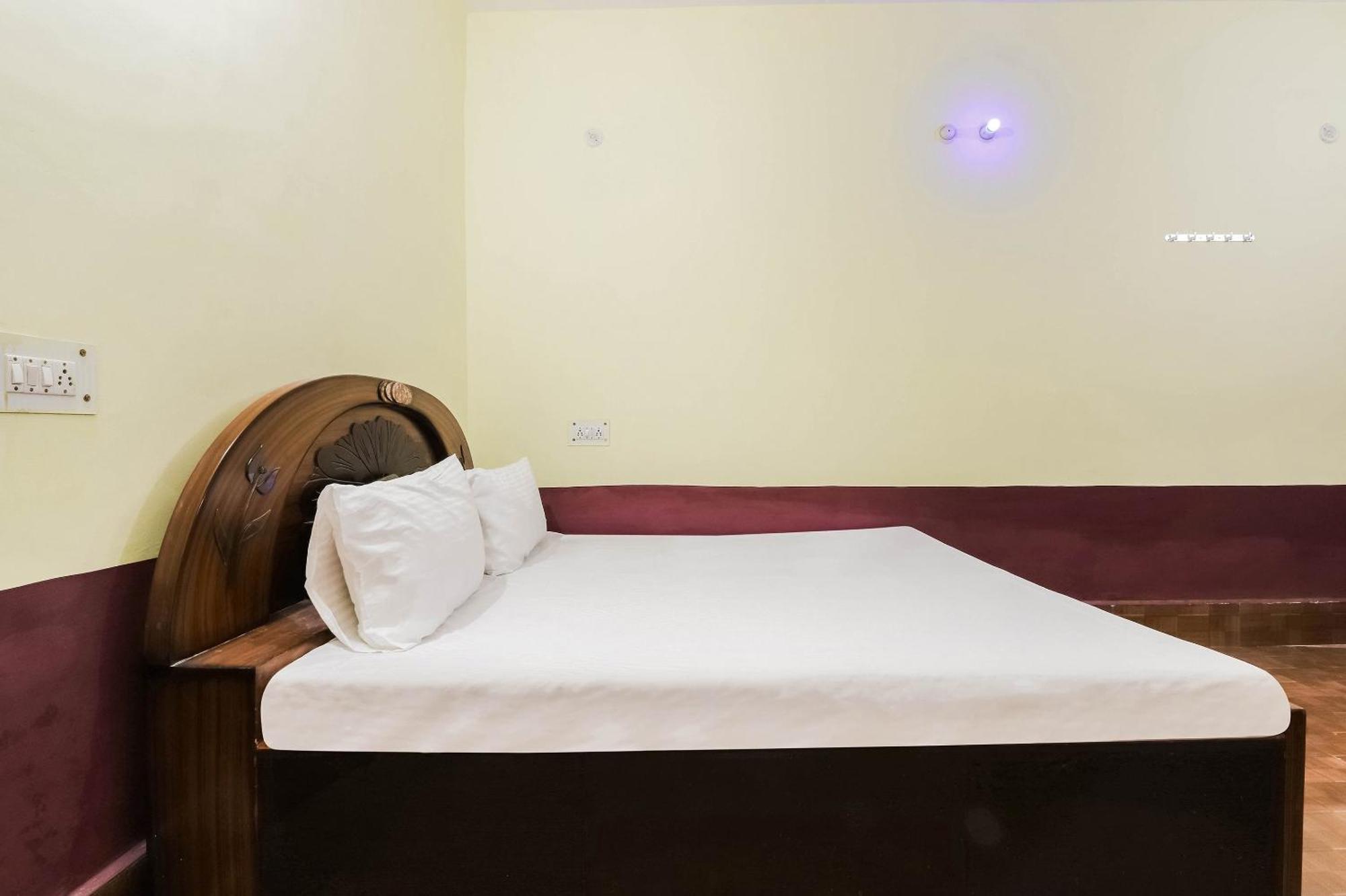 Hotel O Jyotish House Ayodhya Bagian luar foto